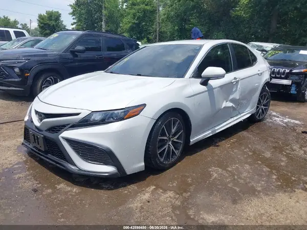 4T1G11AK0NU036123 2022 TOYOTA CAMRY - Image 2