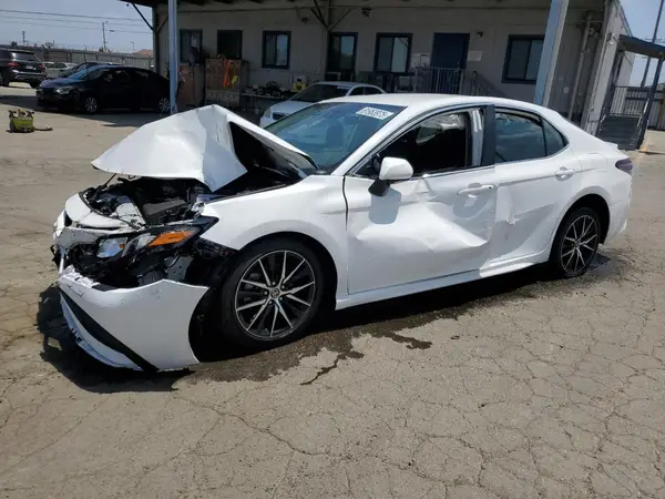 4T1G11AK0NU036512 2022 TOYOTA CAMRY - Image 1