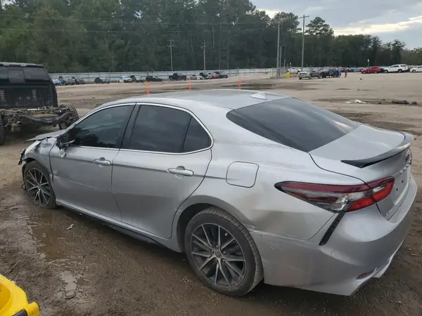 4T1G11AK0NU038373 2022 TOYOTA CAMRY - Image 2