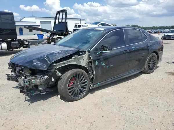 4T1G11AK0NU040365 2022 TOYOTA CAMRY - Image 1