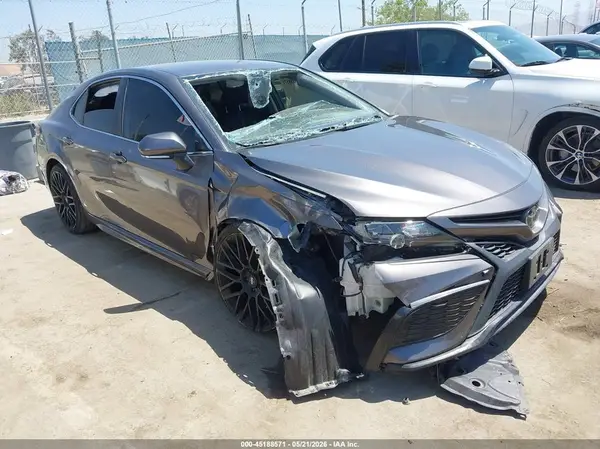 4T1G11AK0NU040589 2022 TOYOTA CAMRY - Image 1