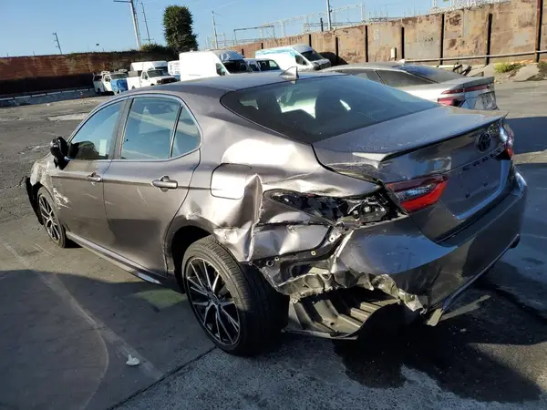 4T1G11AK0NU046831 2022 TOYOTA CAMRY - Image 2