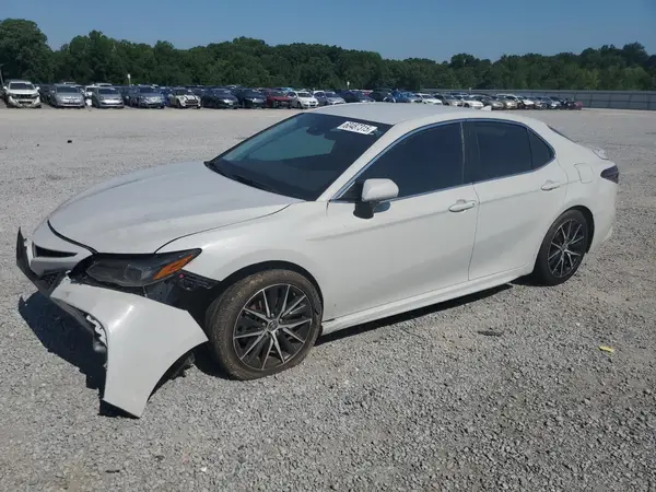 4T1G11AK0NU047719 2022 TOYOTA CAMRY - Image 1