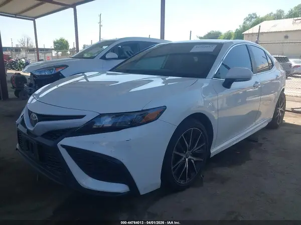 4T1G11AK0NU049602 2022 TOYOTA CAMRY - Image 2