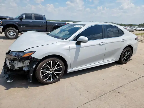 4T1G11AK0NU050426 2022 TOYOTA CAMRY - Image 1