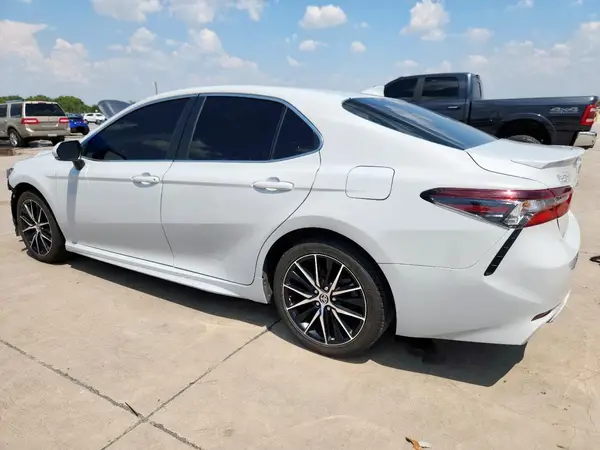 4T1G11AK0NU050426 2022 TOYOTA CAMRY - Image 2