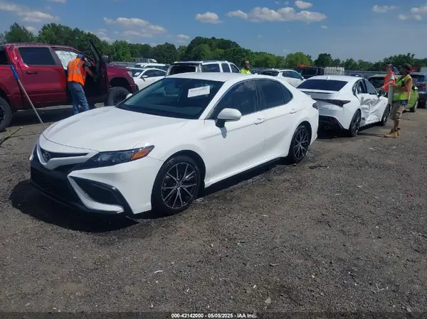 4T1G11AK0NU051768 2022 TOYOTA CAMRY - Image 2