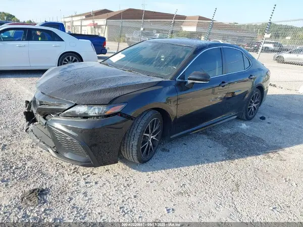 4T1G11AK0NU052502 2022 TOYOTA CAMRY - Image 2