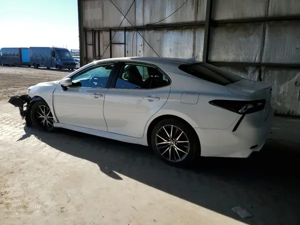 4T1G11AK0NU053827 2022 TOYOTA CAMRY - Image 2