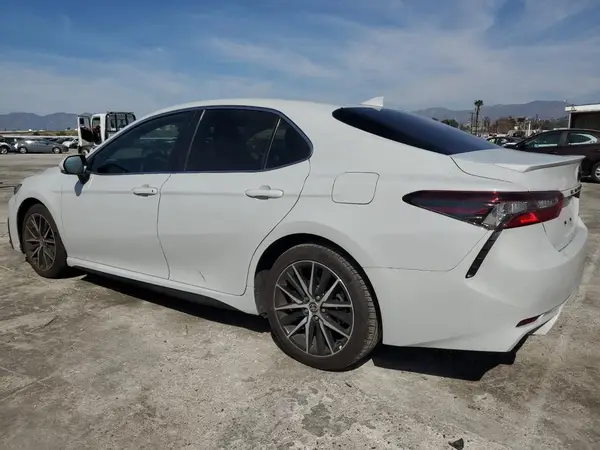 4T1G11AK0NU057120 2022 TOYOTA CAMRY - Image 2