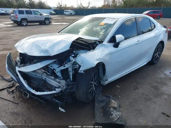 4T1G11AK0NU058106 2022 TOYOTA CAMRY - Image 2
