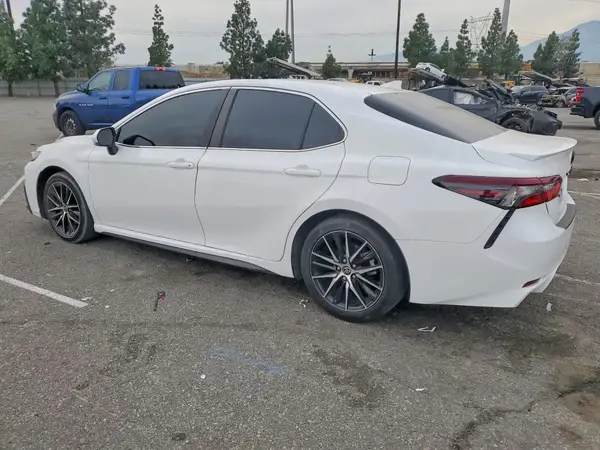 4T1G11AK0NU060180 2022 TOYOTA CAMRY - Image 2