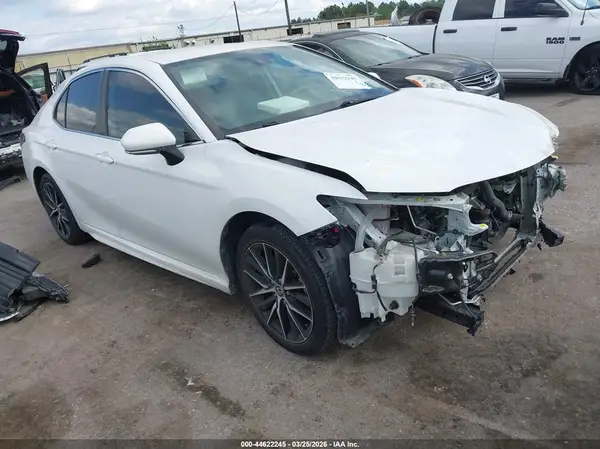 4T1G11AK0NU067002 2022 TOYOTA CAMRY - Image 1