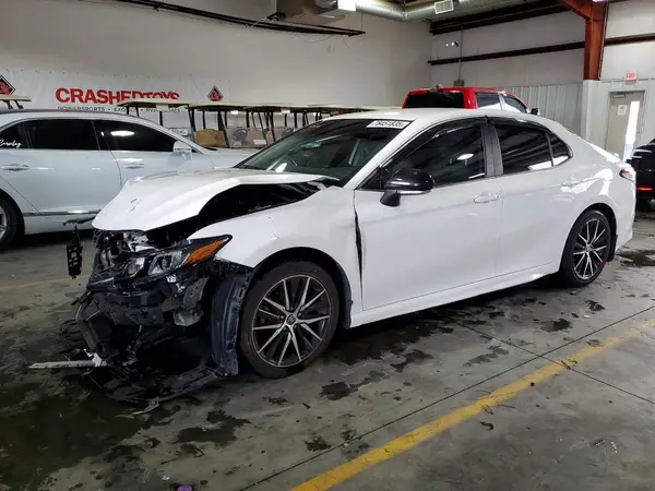 4T1G11AK0NU068084 2022 TOYOTA CAMRY - Image 1