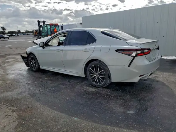 4T1G11AK0NU073365 2022 TOYOTA CAMRY - Image 2