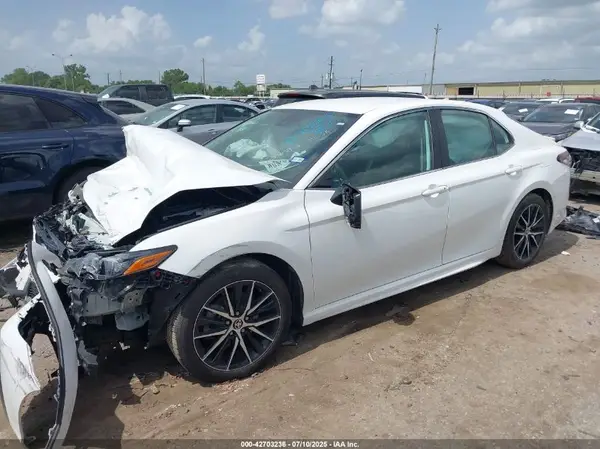 4T1G11AK0NU073432 2022 TOYOTA CAMRY - Image 2