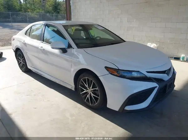 4T1G11AK0NU074838 2022 TOYOTA CAMRY - Image 1