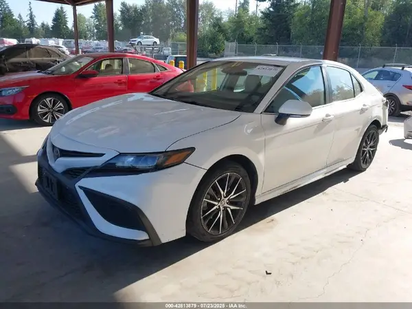 4T1G11AK0NU074838 2022 TOYOTA CAMRY - Image 2