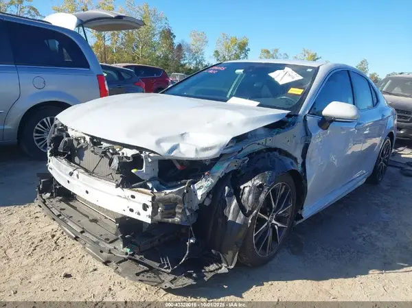 4T1G11AK0NU076203 2022 TOYOTA CAMRY - Image 2