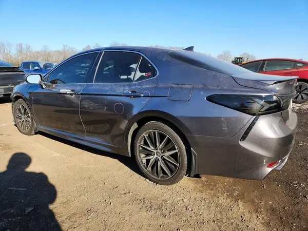 4T1G11AK0NU076377 2022 TOYOTA CAMRY - Image 2