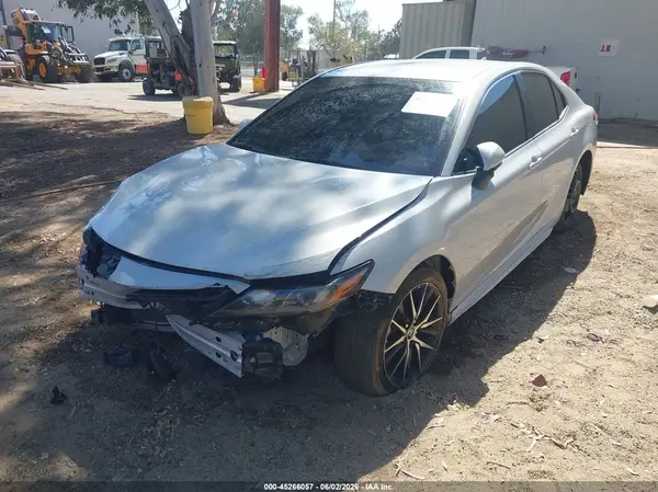 4T1G11AK0NU499010 2022 TOYOTA CAMRY - Image 2