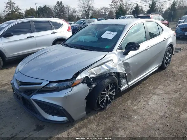 4T1G11AK0NU618433 2022 TOYOTA CAMRY - Image 2