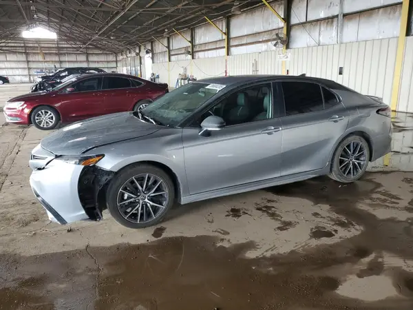 4T1G11AK0NU621820 2022 TOYOTA CAMRY - Image 1