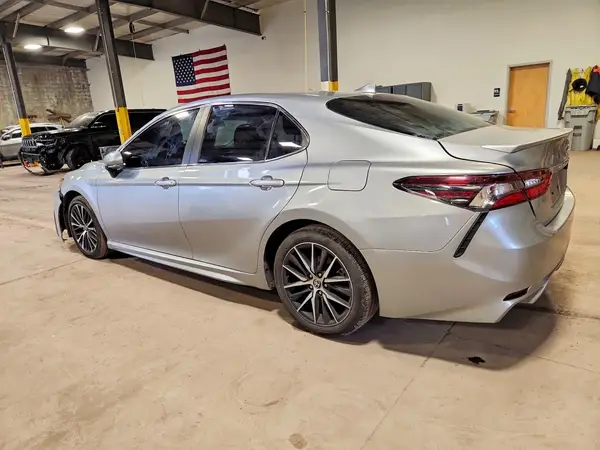 4T1G11AK0NU622675 2022 TOYOTA CAMRY - Image 2
