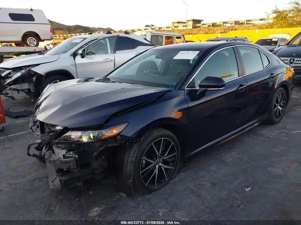 4T1G11AK0NU623163 2022 TOYOTA CAMRY - Image 2