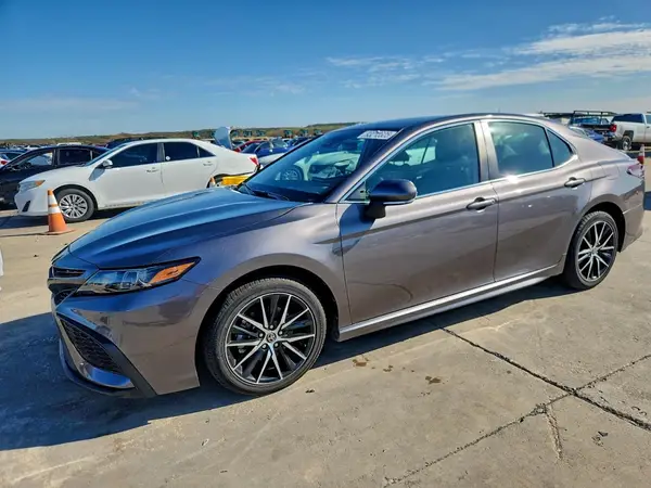 4T1G11AK0NU625396 2022 TOYOTA CAMRY - Image 1
