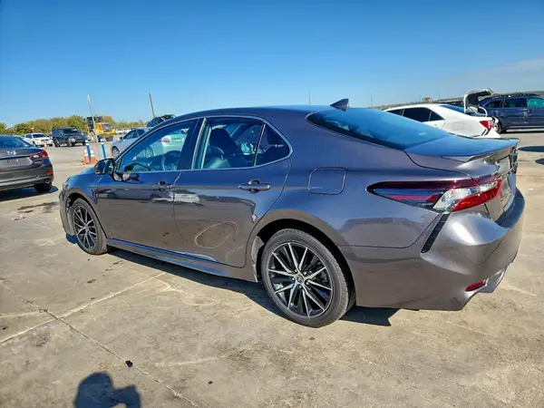 4T1G11AK0NU625396 2022 TOYOTA CAMRY - Image 2