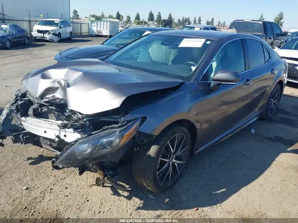 4T1G11AK0NU627326 2022 TOYOTA CAMRY - Image 2