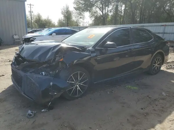 4T1G11AK0NU631506 2022 TOYOTA CAMRY - Image 1
