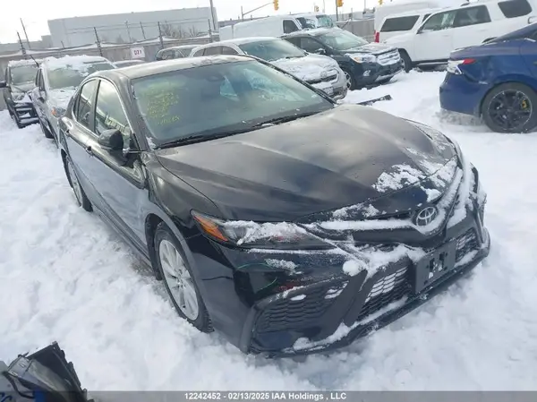 4T1G11AK0NU631523 2022 TOYOTA CAMRY - Image 1