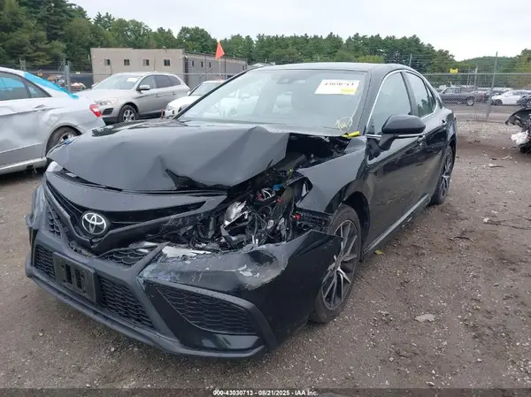 4T1G11AK0NU632946 2022 TOYOTA CAMRY - Image 2