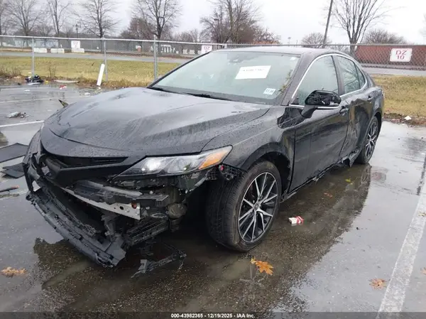 4T1G11AK0NU633837 2022 TOYOTA CAMRY - Image 2