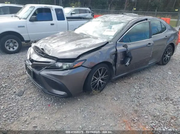 4T1G11AK0NU634177 2022 TOYOTA CAMRY - Image 1