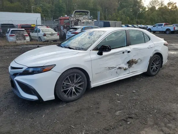 4T1G11AK0NU638228 2022 TOYOTA CAMRY - Image 1