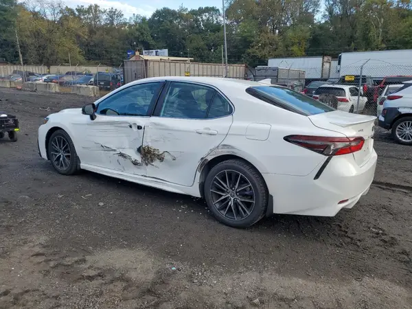 4T1G11AK0NU638228 2022 TOYOTA CAMRY - Image 2