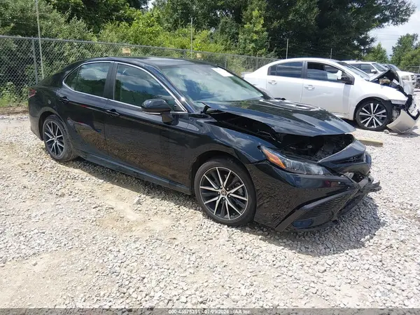 4T1G11AK0NU641789 2022 TOYOTA CAMRY - Image 1