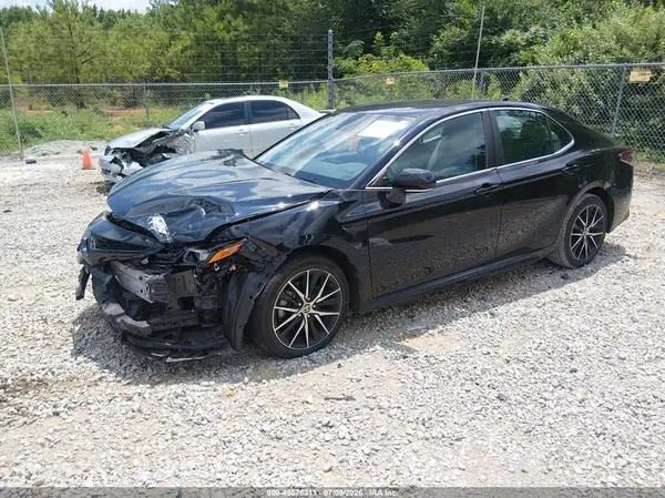 4T1G11AK0NU641789 2022 TOYOTA CAMRY - Image 2