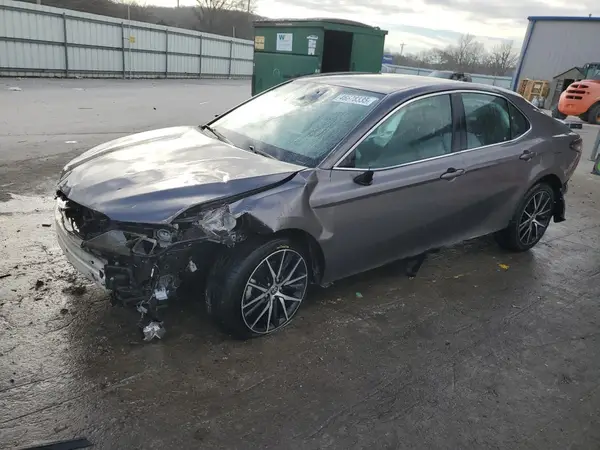 4T1G11AK0NU642120 2022 TOYOTA CAMRY - Image 1