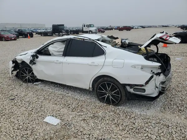 4T1G11AK0NU650069 2022 TOYOTA CAMRY - Image 2