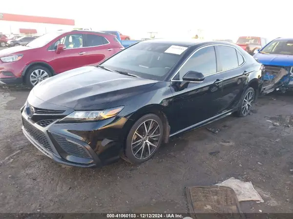 4T1G11AK0NU650797 2022 TOYOTA CAMRY - Image 2