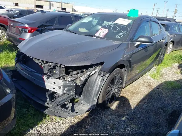 4T1G11AK0NU661167 2022 TOYOTA CAMRY - Image 2