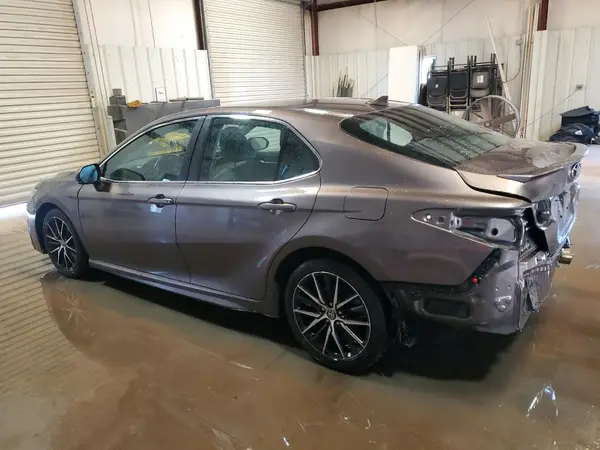 4T1G11AK0NU661556 2022 TOYOTA CAMRY - Image 2