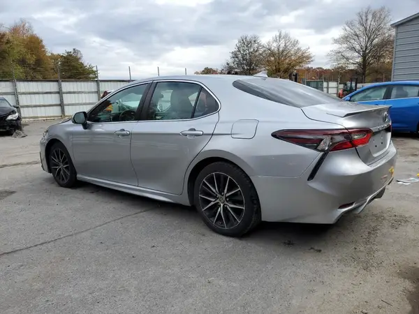 4T1G11AK0NU662125 2022 TOYOTA CAMRY - Image 2