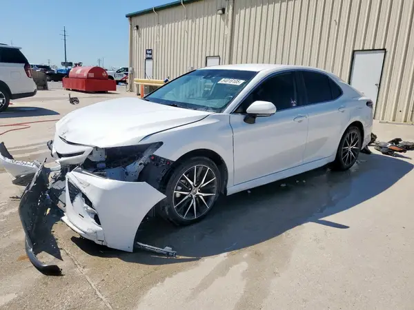 4T1G11AK0NU662951 2022 TOYOTA CAMRY - Image 1
