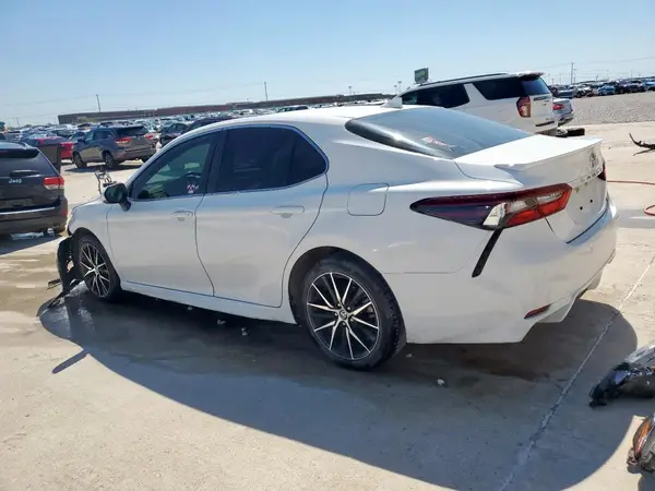 4T1G11AK0NU662951 2022 TOYOTA CAMRY - Image 2