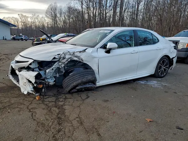 4T1G11AK0NU664022 2022 TOYOTA CAMRY - Image 1